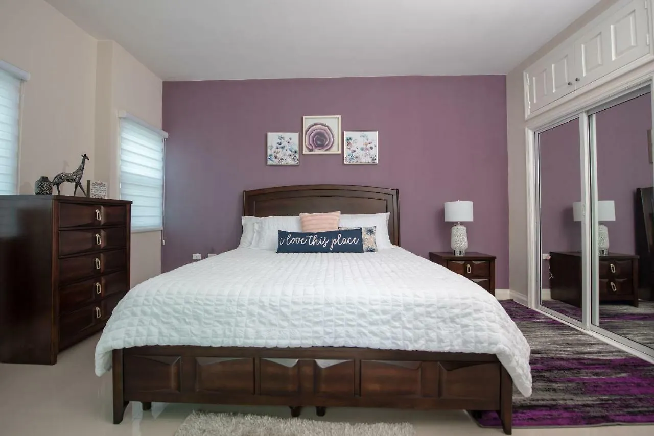 The Crimson Apartment كينغستون