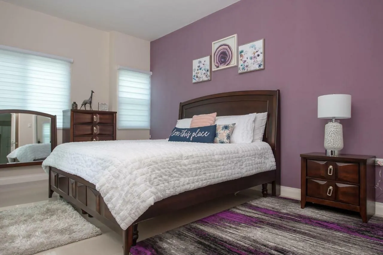 The Crimson Apartment كينغستون